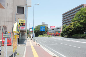 横浜方面からの国道の写真